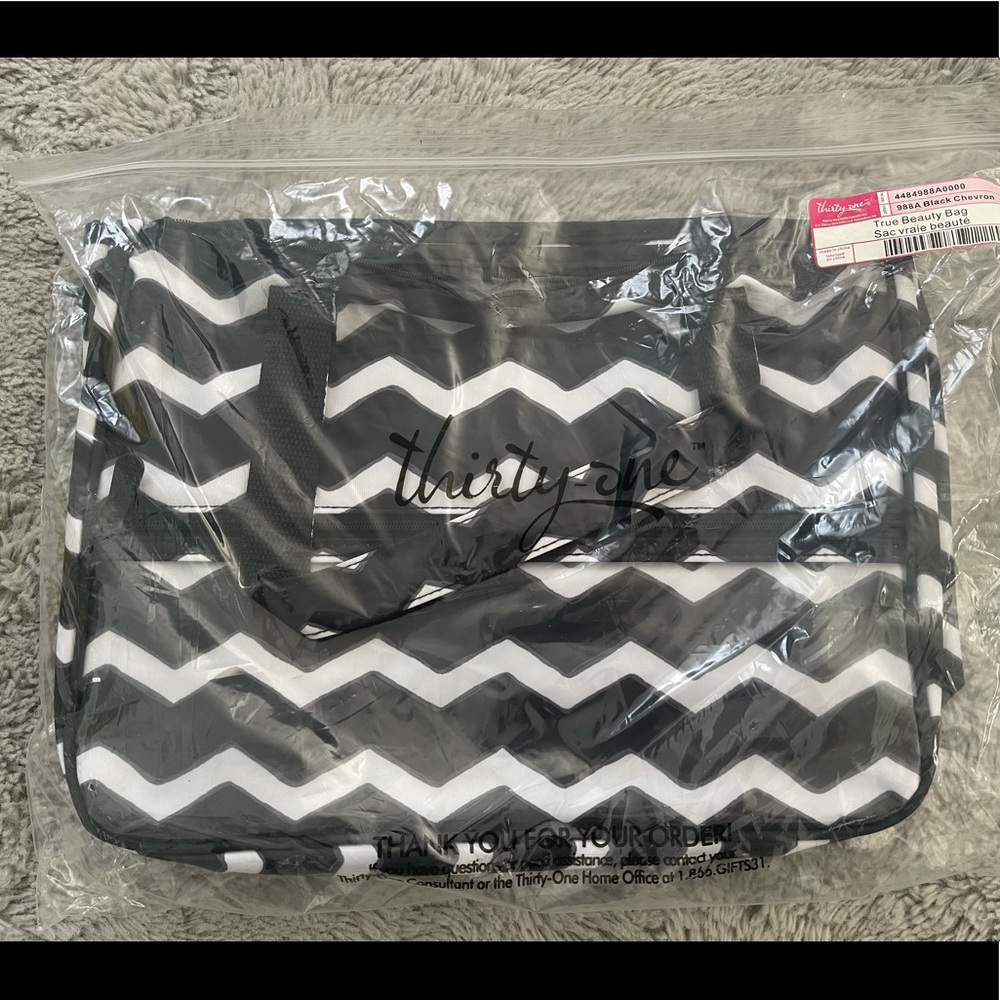 Thirty One True Beauty Bag - Black Chevron *New*